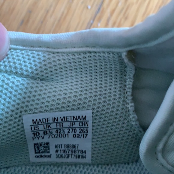 Woman’s ADIDAS athletic shoe size 10 ! - Picture 5 of 5